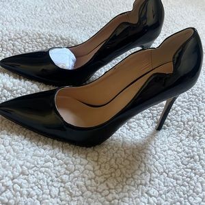 New heels size 6.5 color black